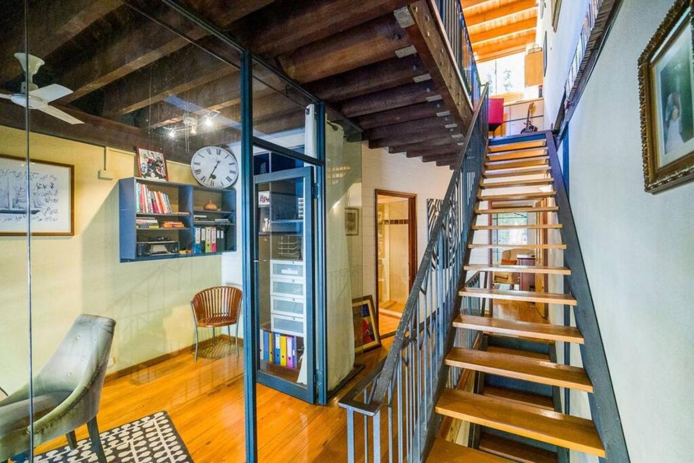 West End Warehouse Historical Opposite * Fremantle
