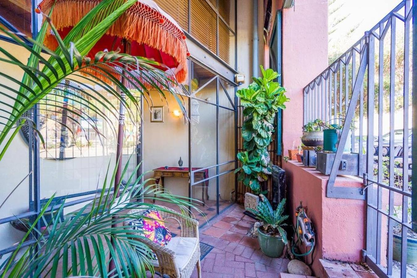 West End Warehouse Historical Opposite * Fremantle